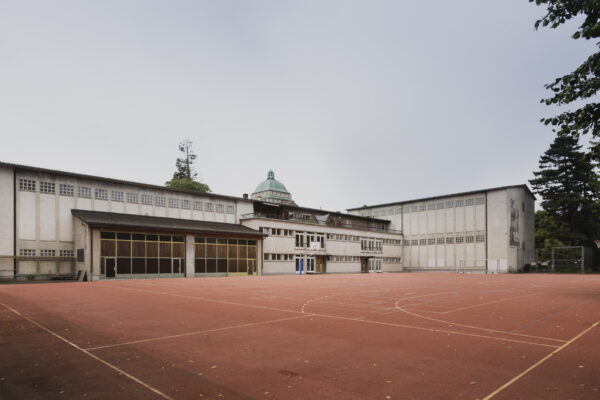 Sportplatz Waesserwies mit Sportanlage im Hintergrund