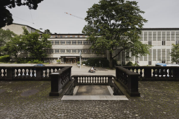 Terrasse mit Blick auf Sportanlage Waesserwies